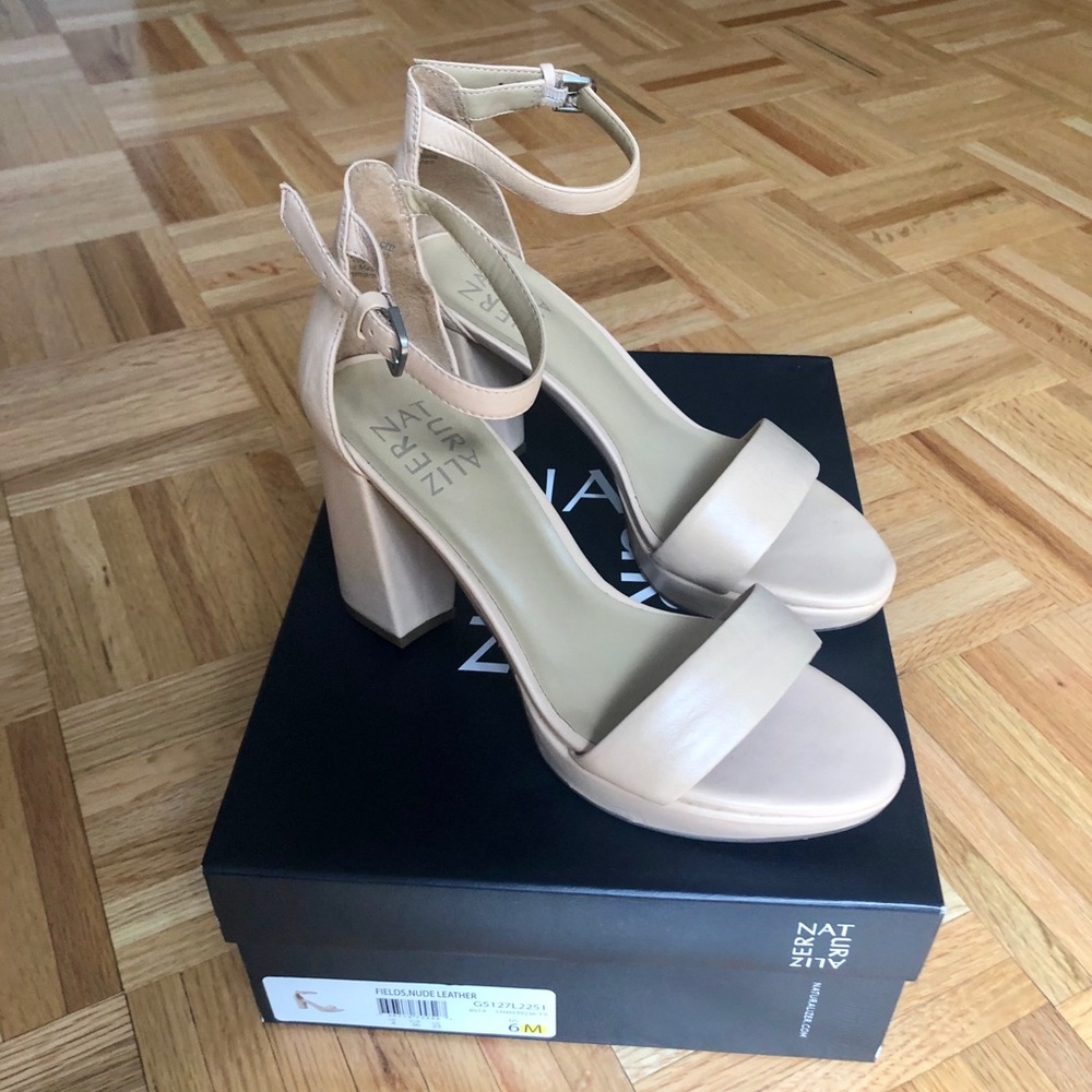 Nude Leather Size 6 Naturalizer Heels